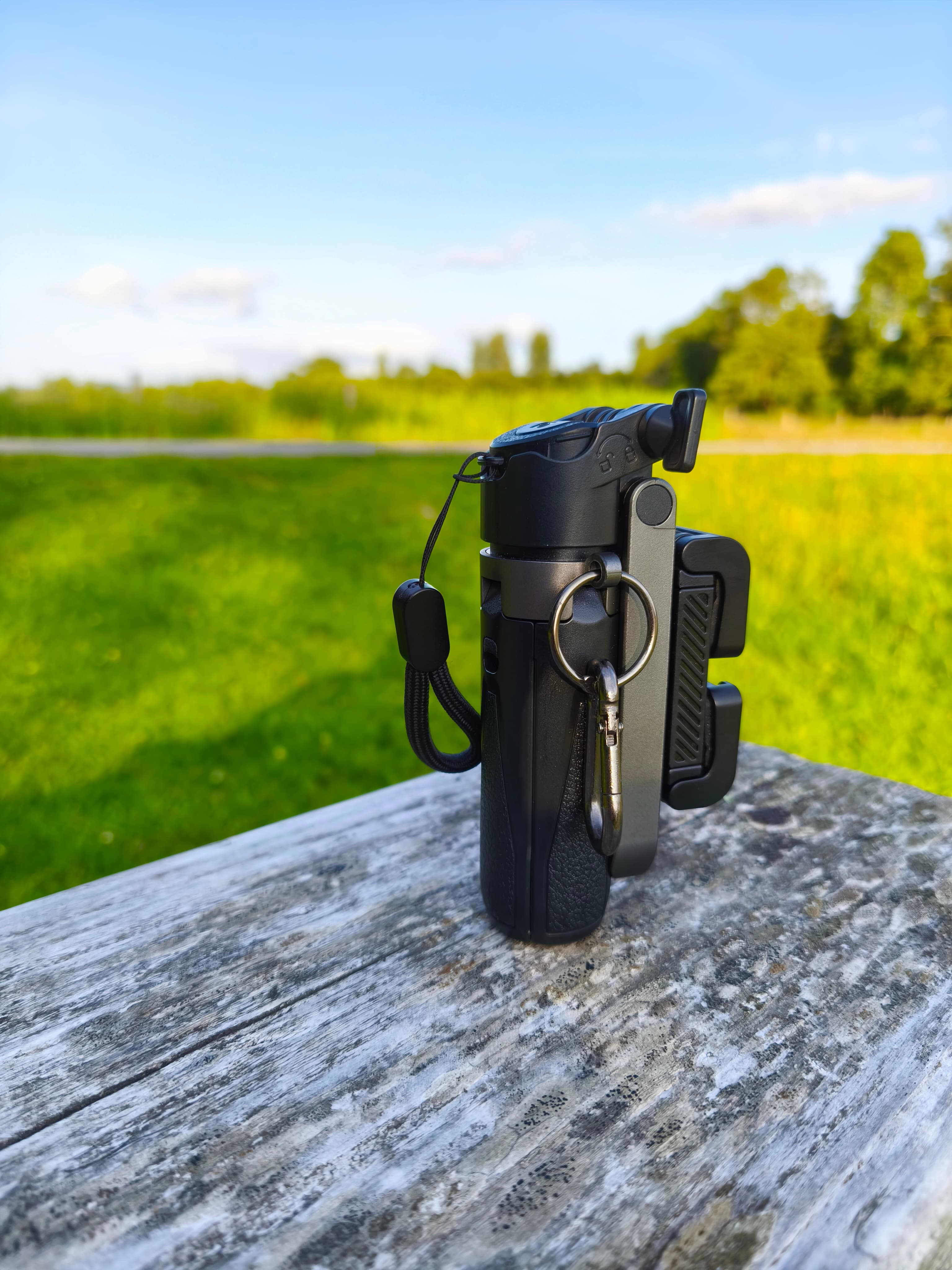 Mini Statyw do Perfekcyjnych Selfie z Bluetooth: Sekret Perfekcyjnych Ujęć, Gdziekolwiek Jesteś!

 🤳