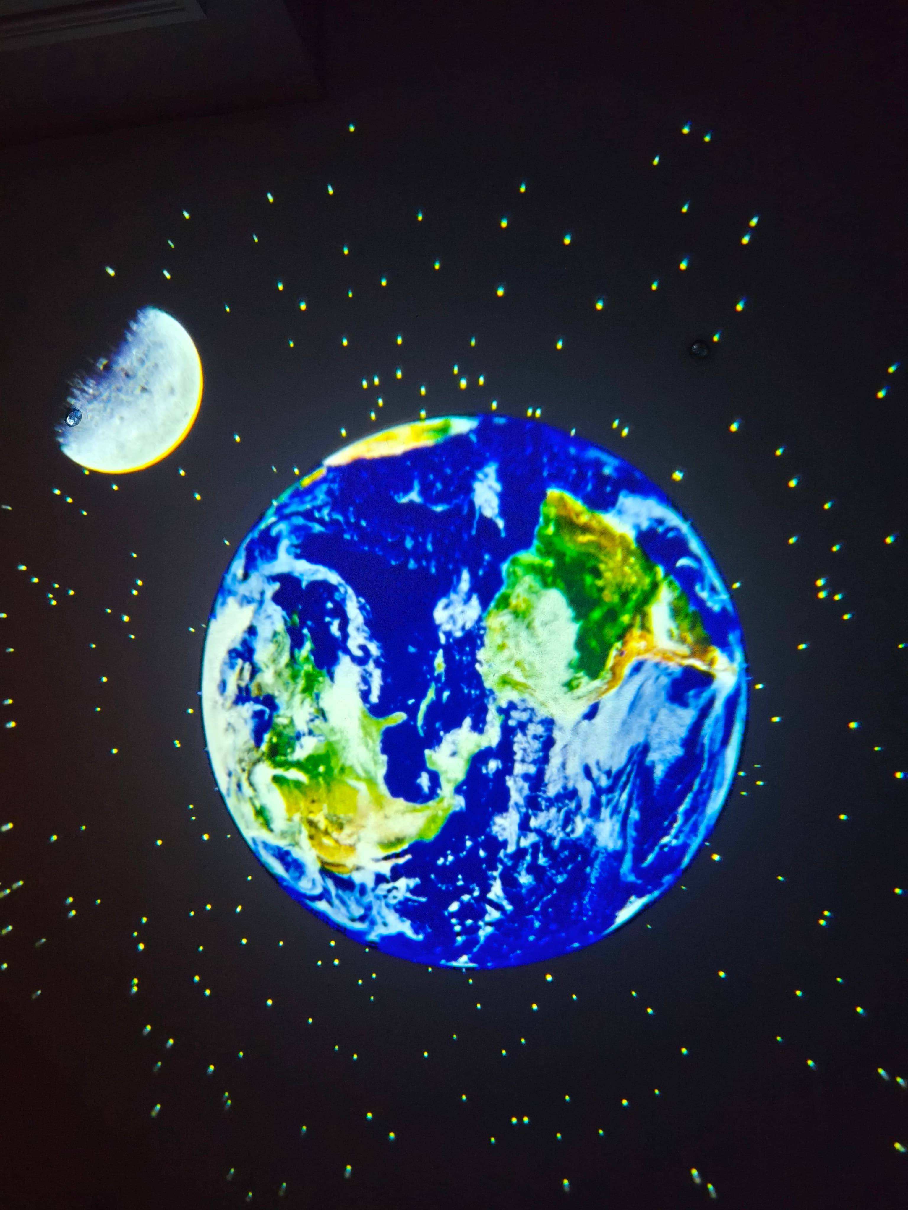 Projektor Gwiazd 13w1, Planetarium z Obrotowym Światłem Nocnym Aurora dla Dzieci i Dorosłych 🌌