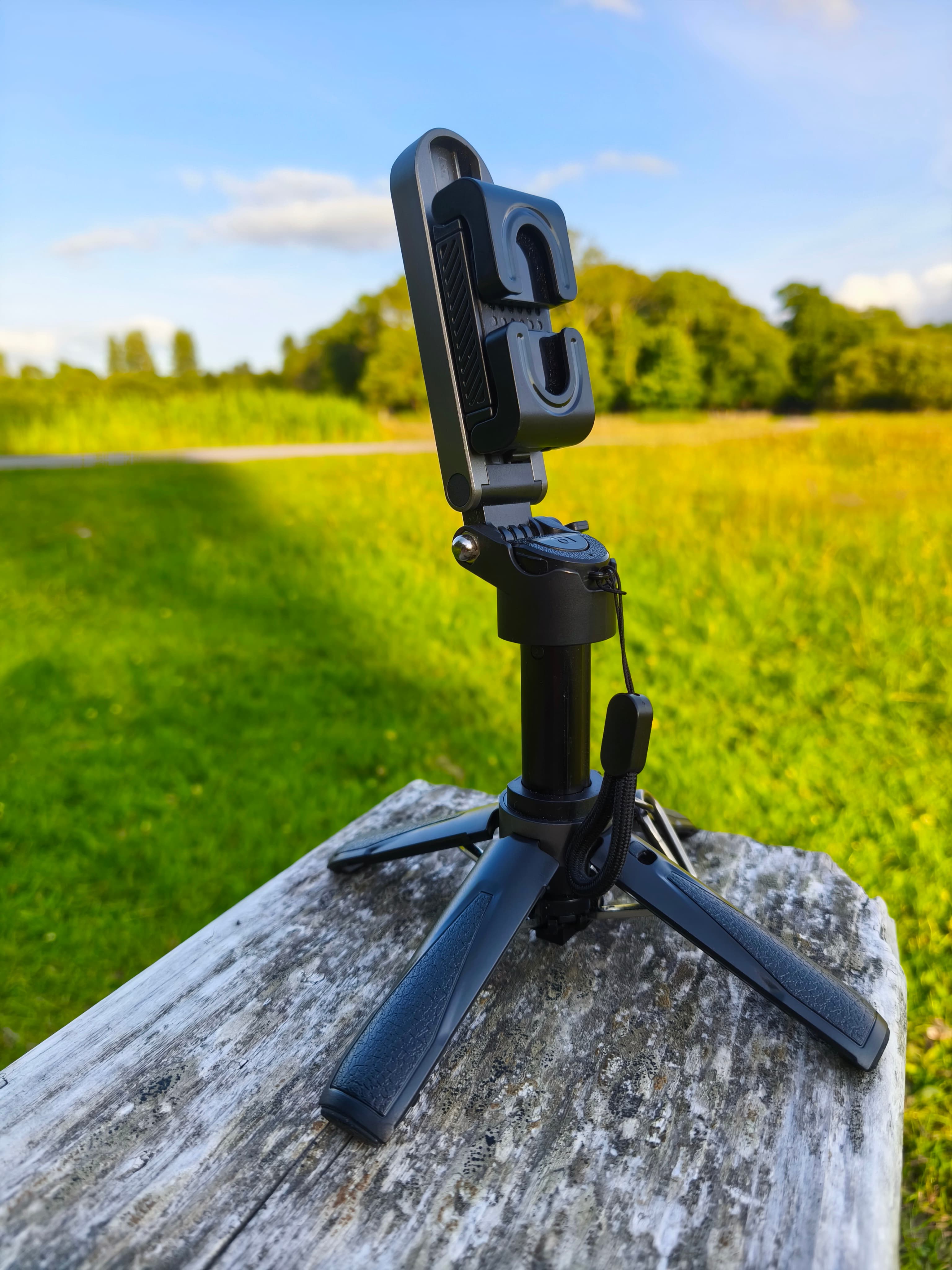 Mini Statyw do Perfekcyjnych Selfie z Bluetooth: Sekret Perfekcyjnych Ujęć, Gdziekolwiek Jesteś!

 🤳