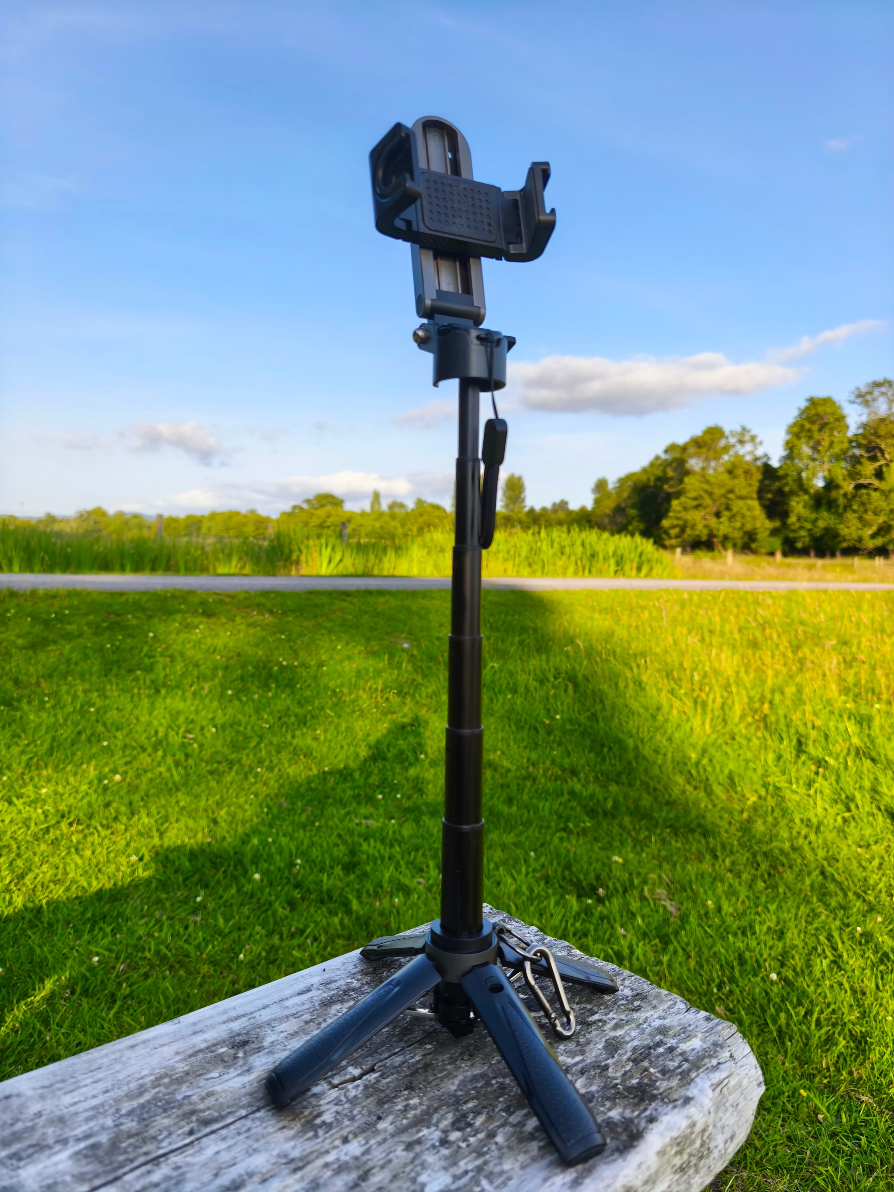 Mini Statyw do Perfekcyjnych Selfie z Bluetooth: Sekret Perfekcyjnych Ujęć, Gdziekolwiek Jesteś!

 🤳