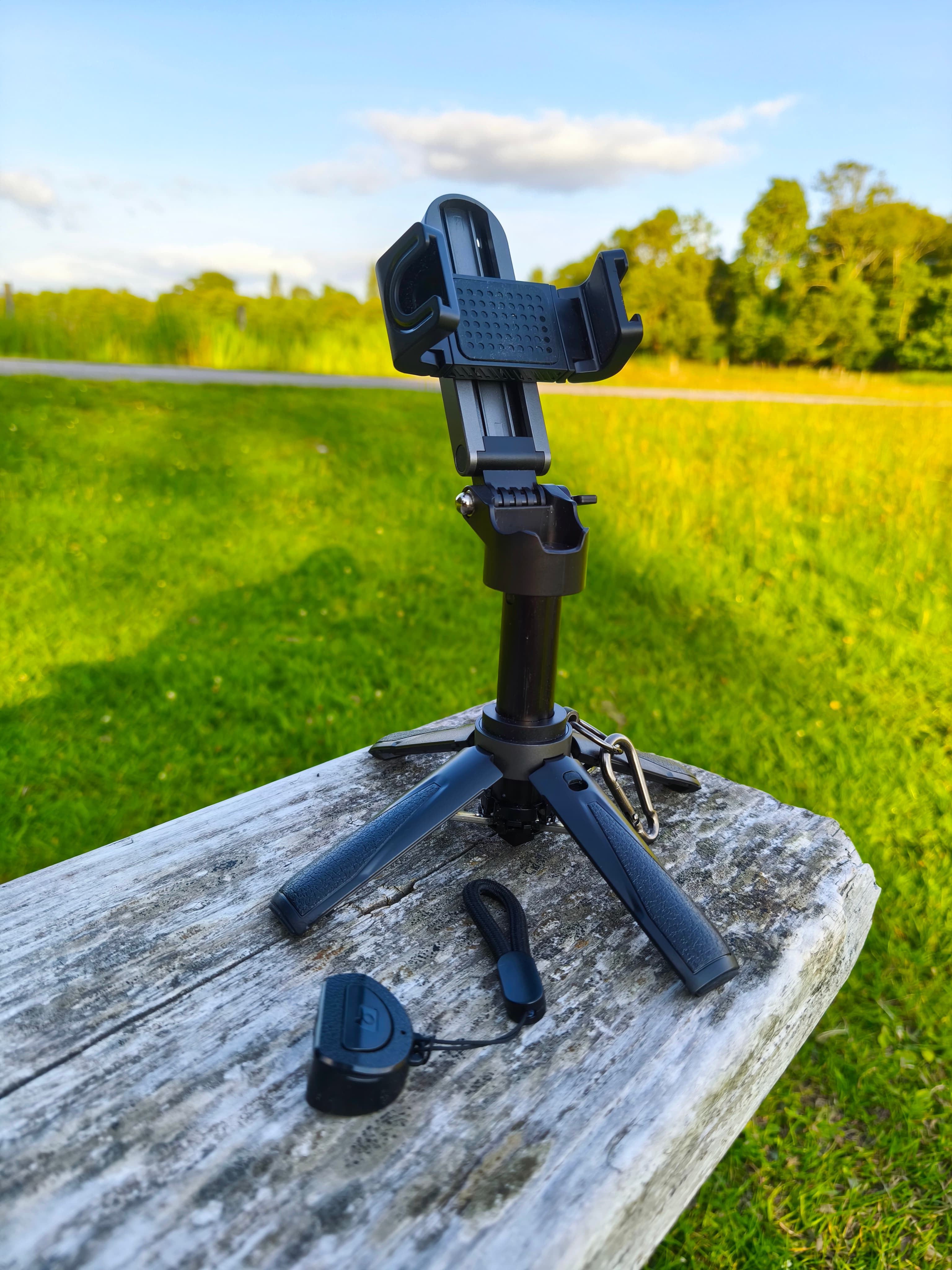 Mini Statyw do Perfekcyjnych Selfie z Bluetooth: Sekret Perfekcyjnych Ujęć, Gdziekolwiek Jesteś!

 🤳